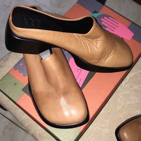 Carmel Colored Leather Shoes by Art Effects. Size 8 & 9 - Picture 3 of 3